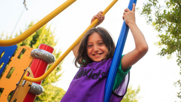 Niña jugando en David Lloyd Club Turó