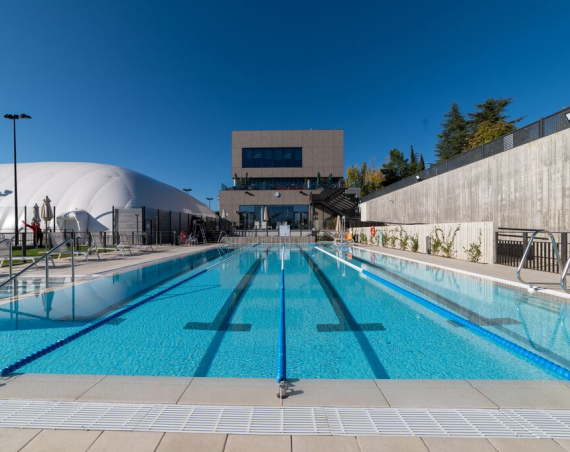 Piscina exterior en David Lloyd Aravaca